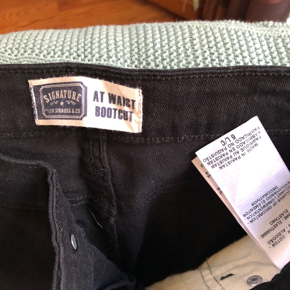 GENTLY WORN LADIES DEMIN JEANS